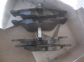 Mercedes Benz - brake pads NEW - 0044204420